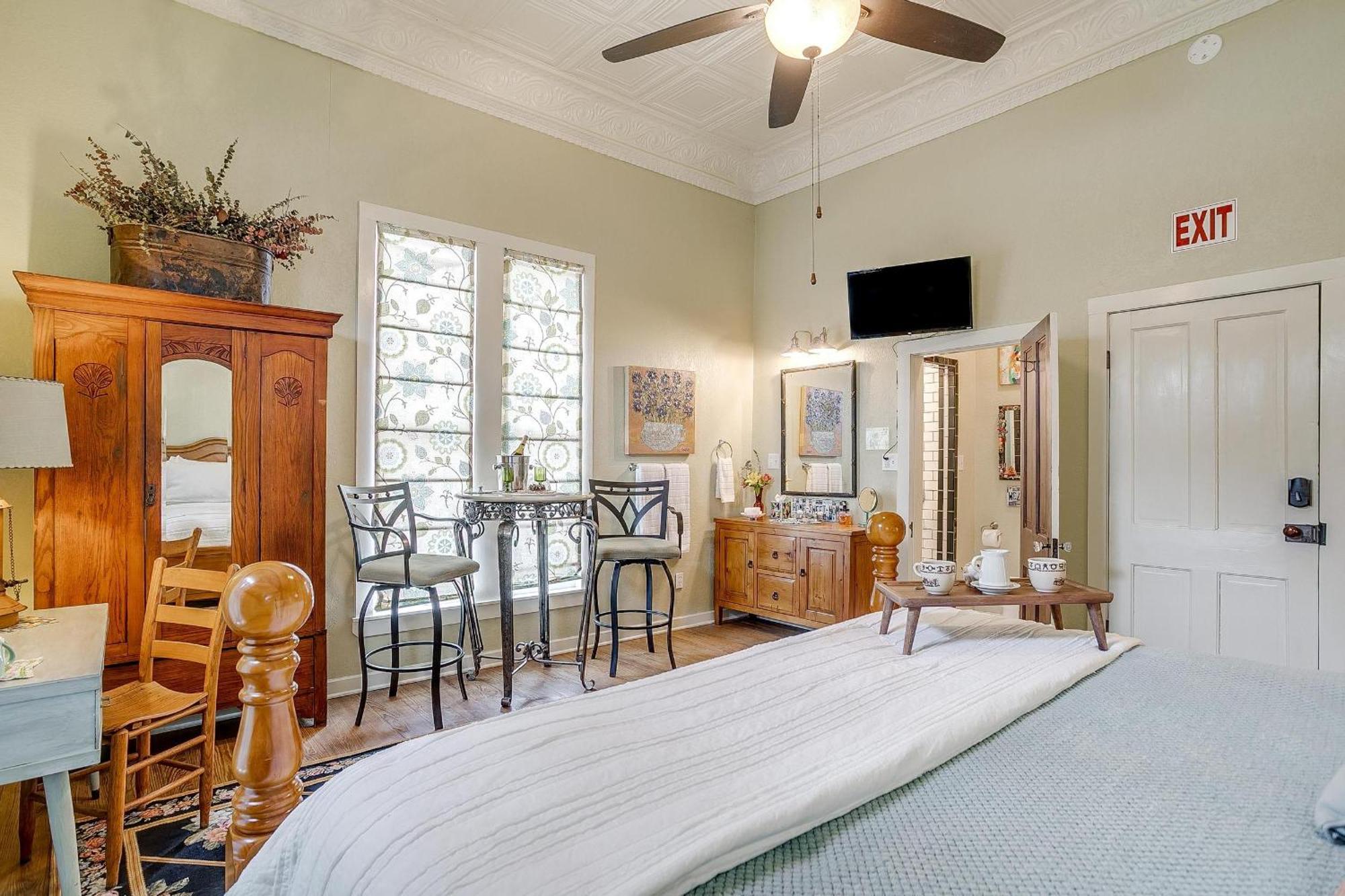 The Gallery House Boutique Hotel Stephenville Extérieur photo