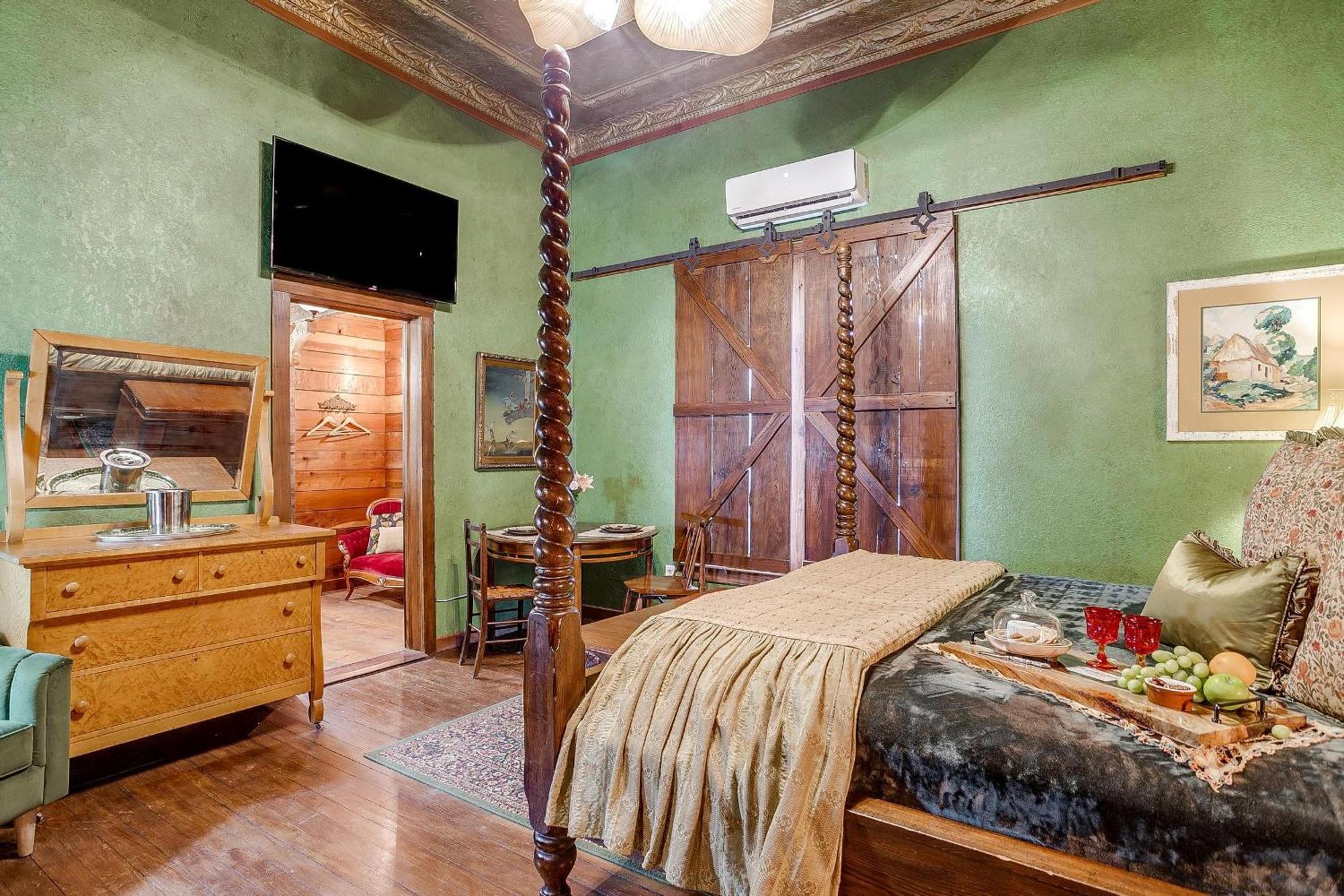 The Gallery House Boutique Hotel Stephenville Extérieur photo