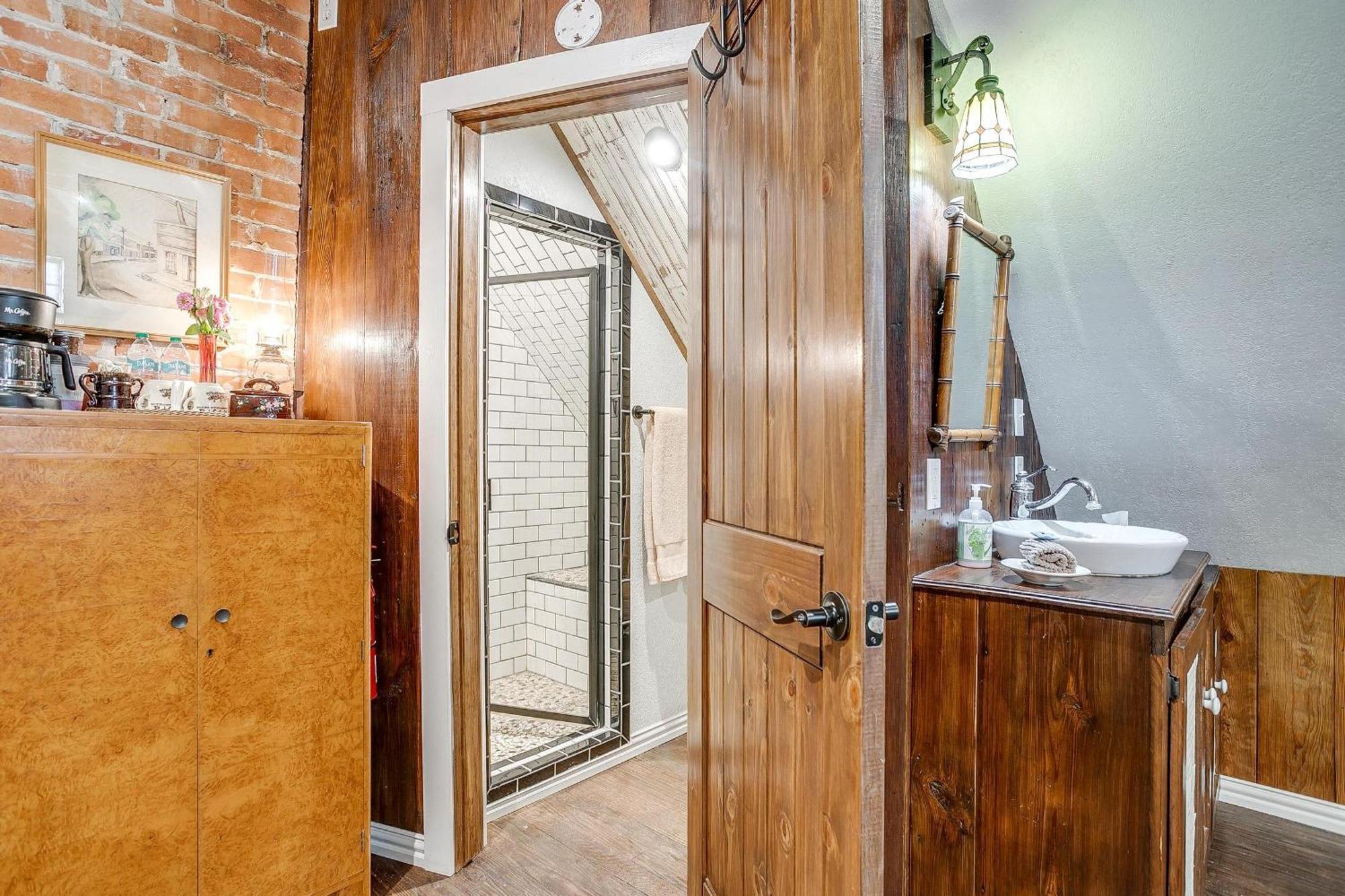 The Gallery House Boutique Hotel Stephenville Extérieur photo