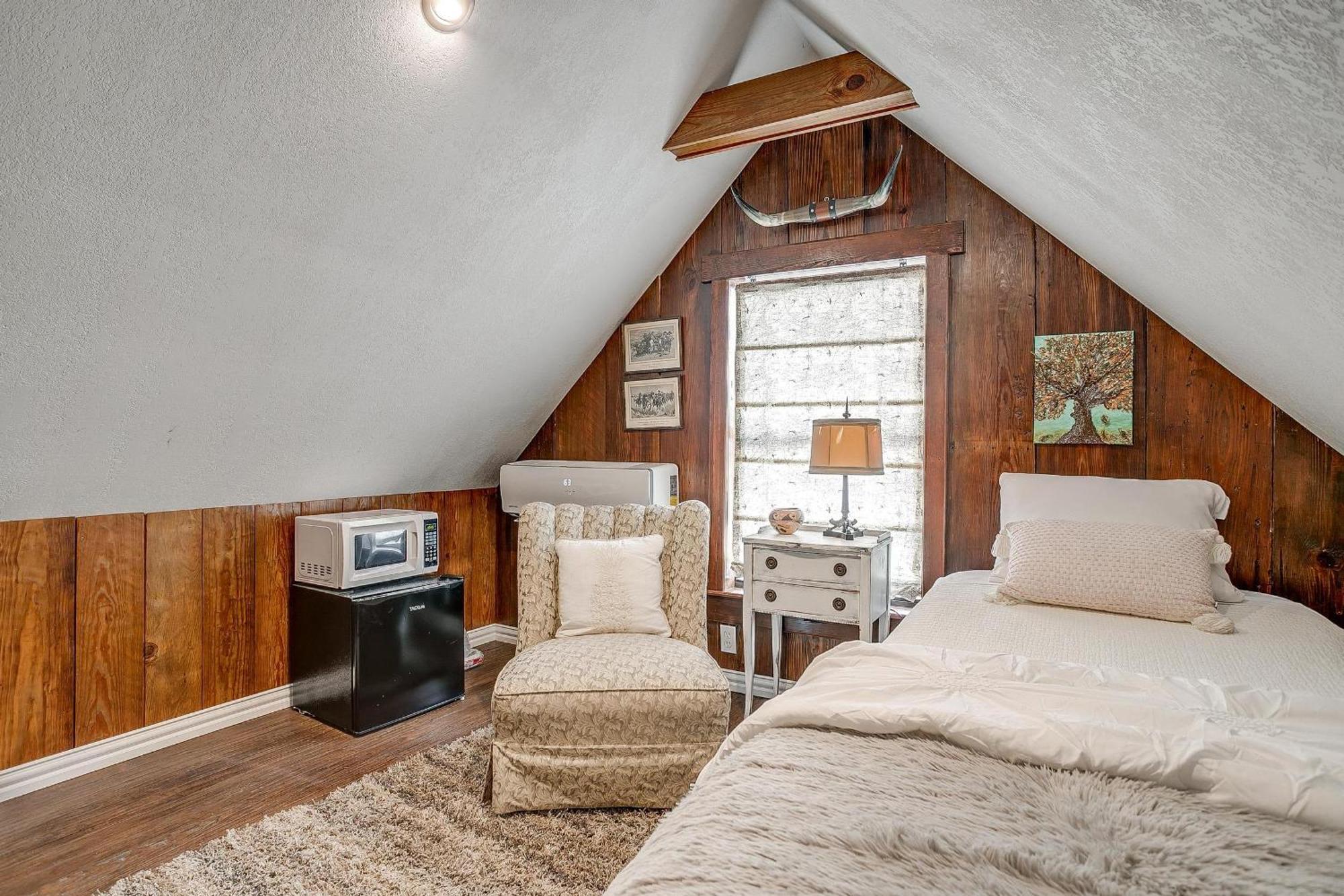 The Gallery House Boutique Hotel Stephenville Extérieur photo