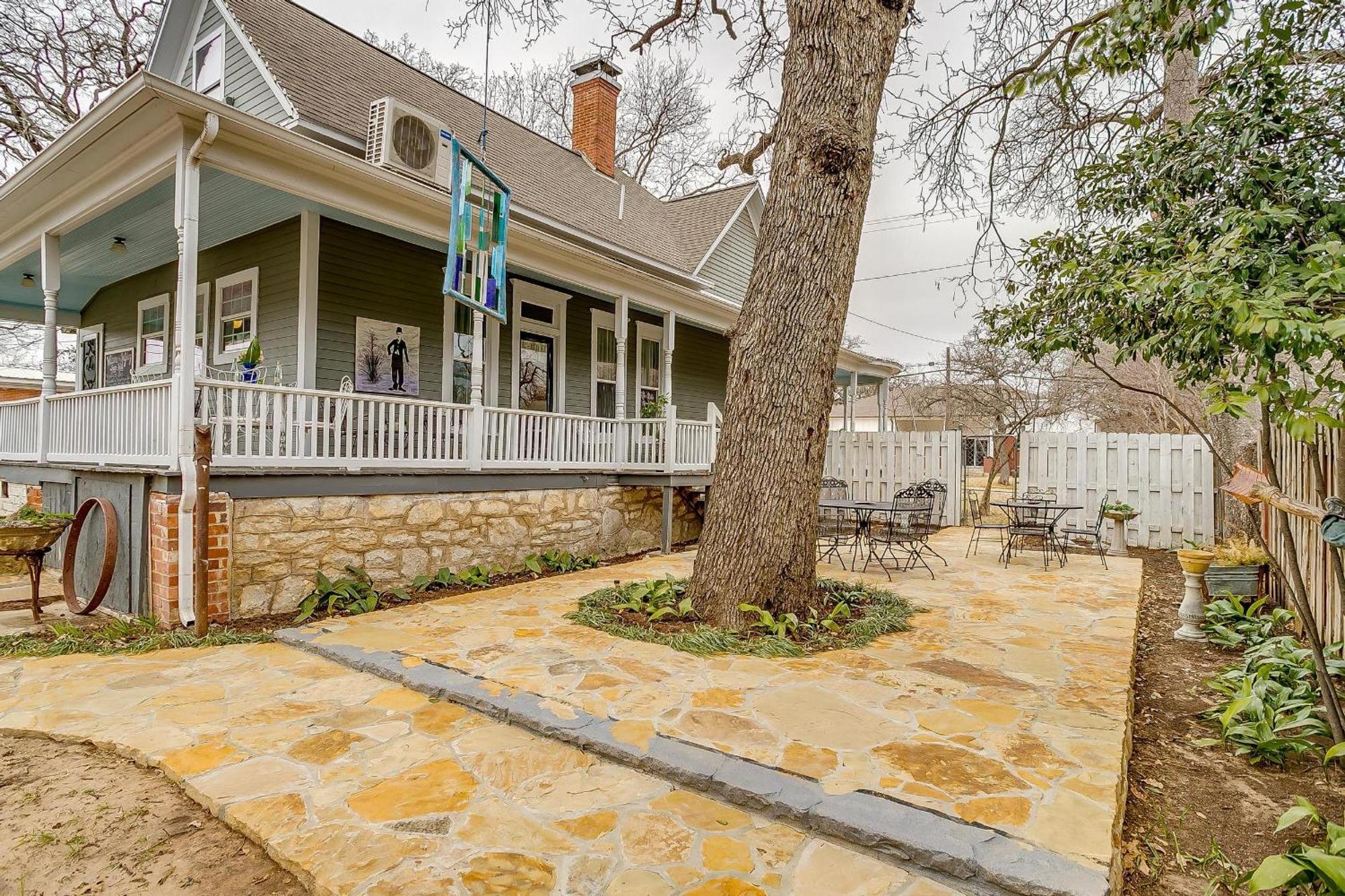 The Gallery House Boutique Hotel Stephenville Extérieur photo