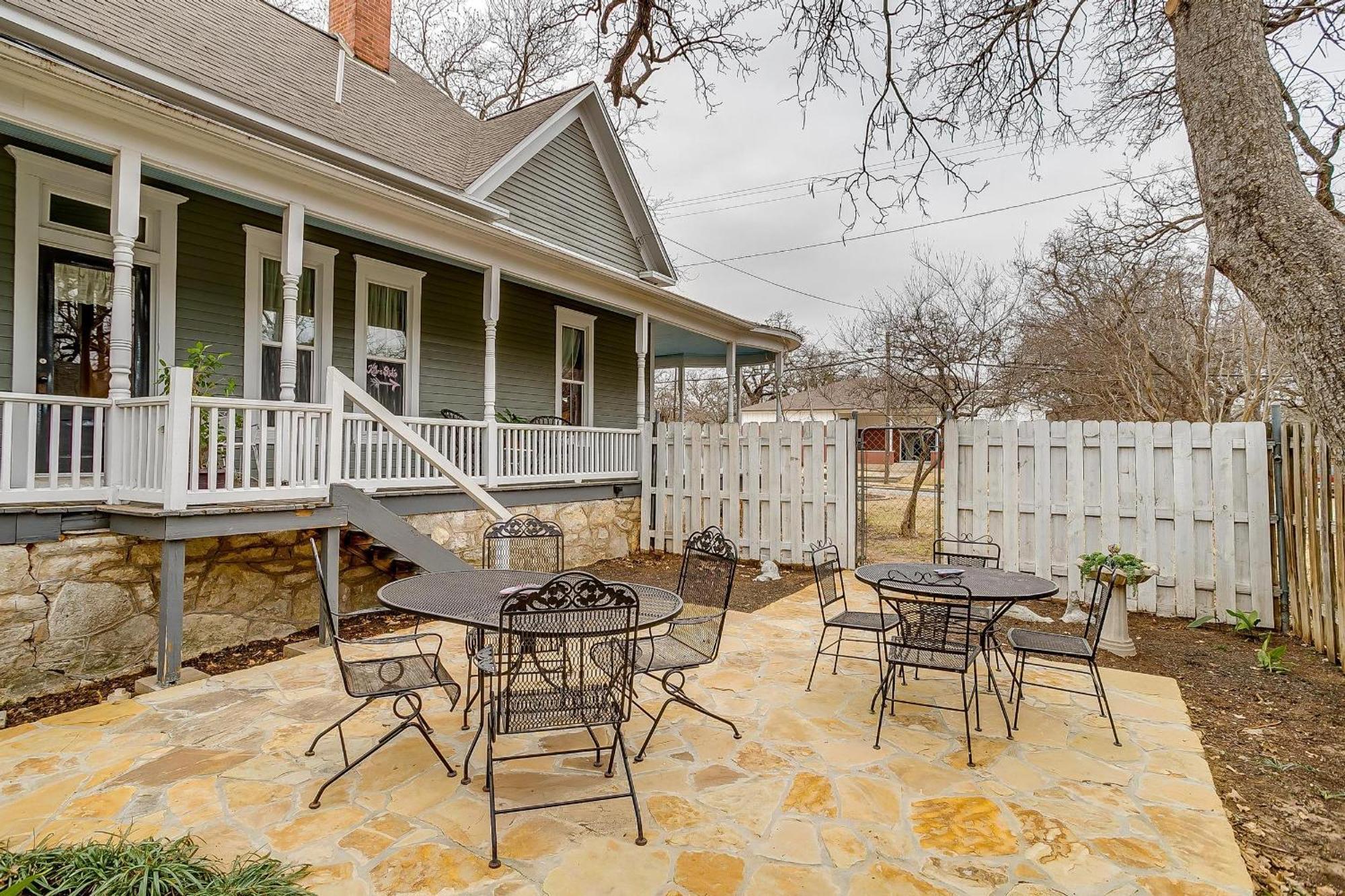 The Gallery House Boutique Hotel Stephenville Extérieur photo