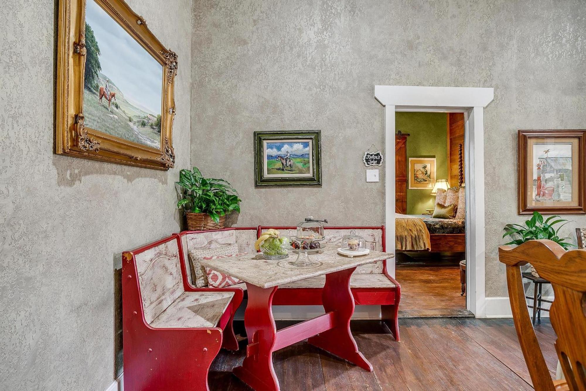 The Gallery House Boutique Hotel Stephenville Extérieur photo