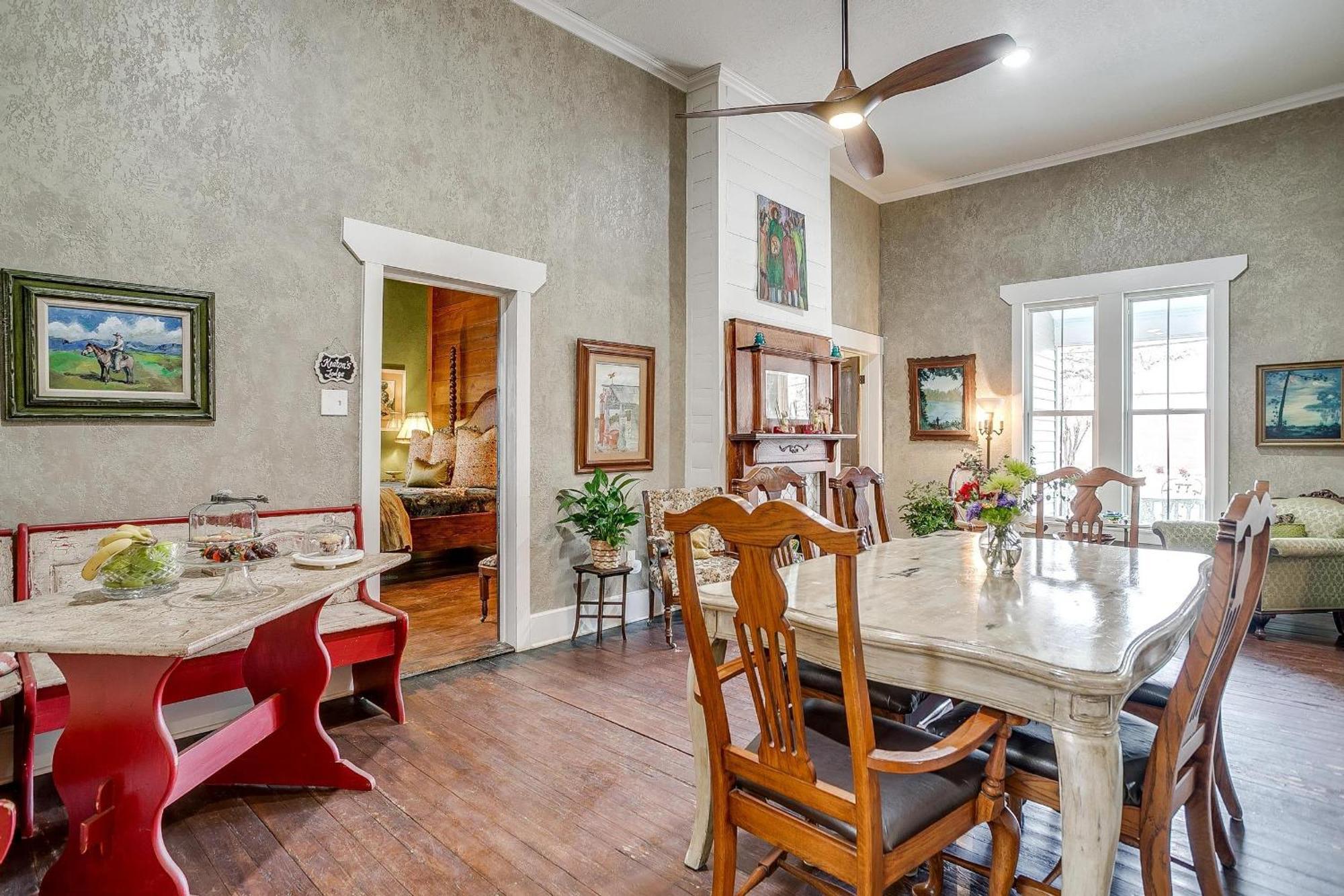 The Gallery House Boutique Hotel Stephenville Extérieur photo